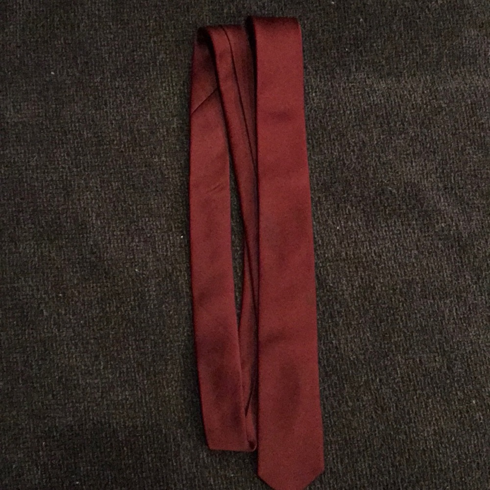 Burgundy skinny tie